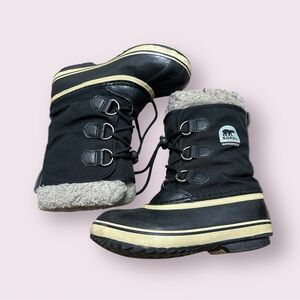 Sorel Kids waterproof winter boot sz 2